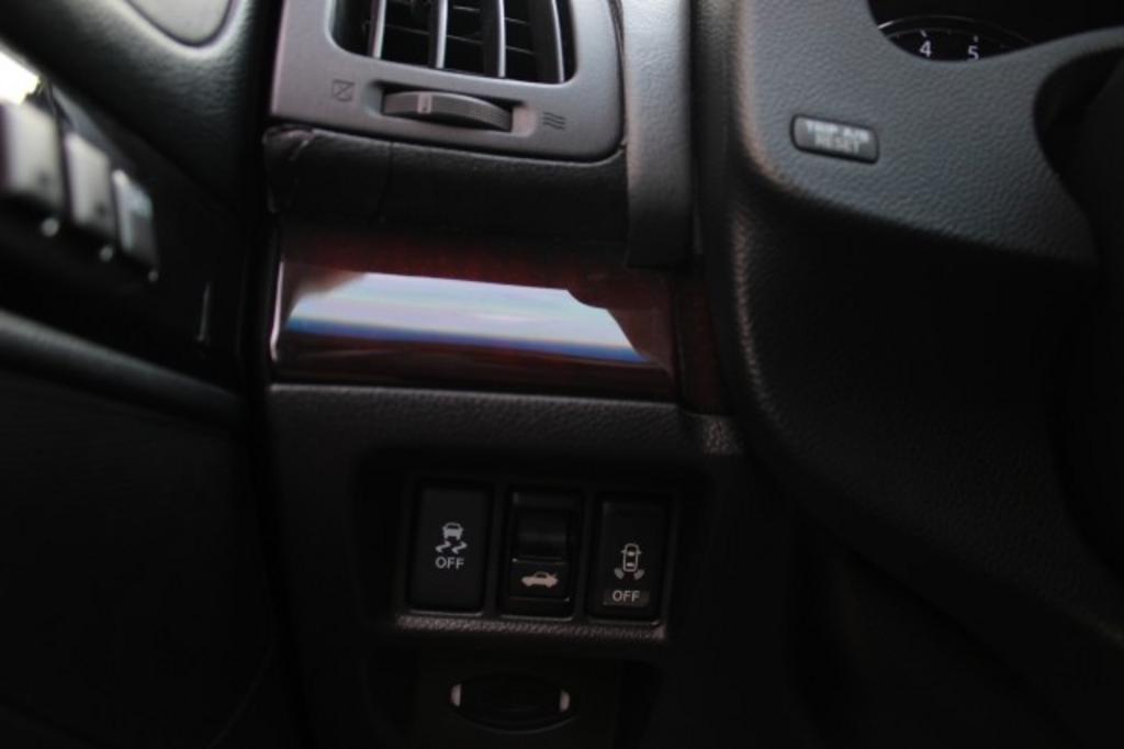 2011 Infiniti Legend photo