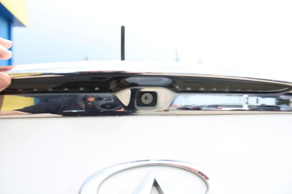 2011 Infiniti Legend photo