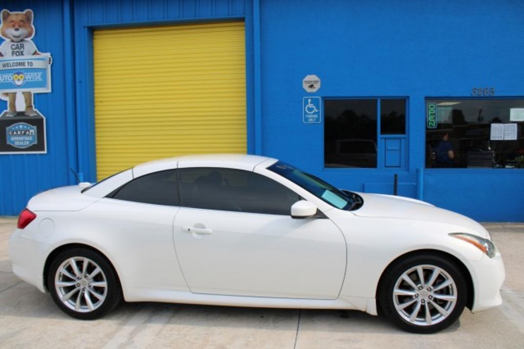 2011 Infiniti Legend photo