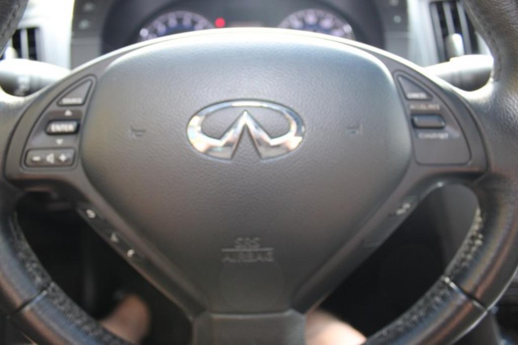 2011 Infiniti Legend photo