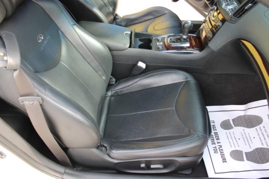 2011 Infiniti Legend photo