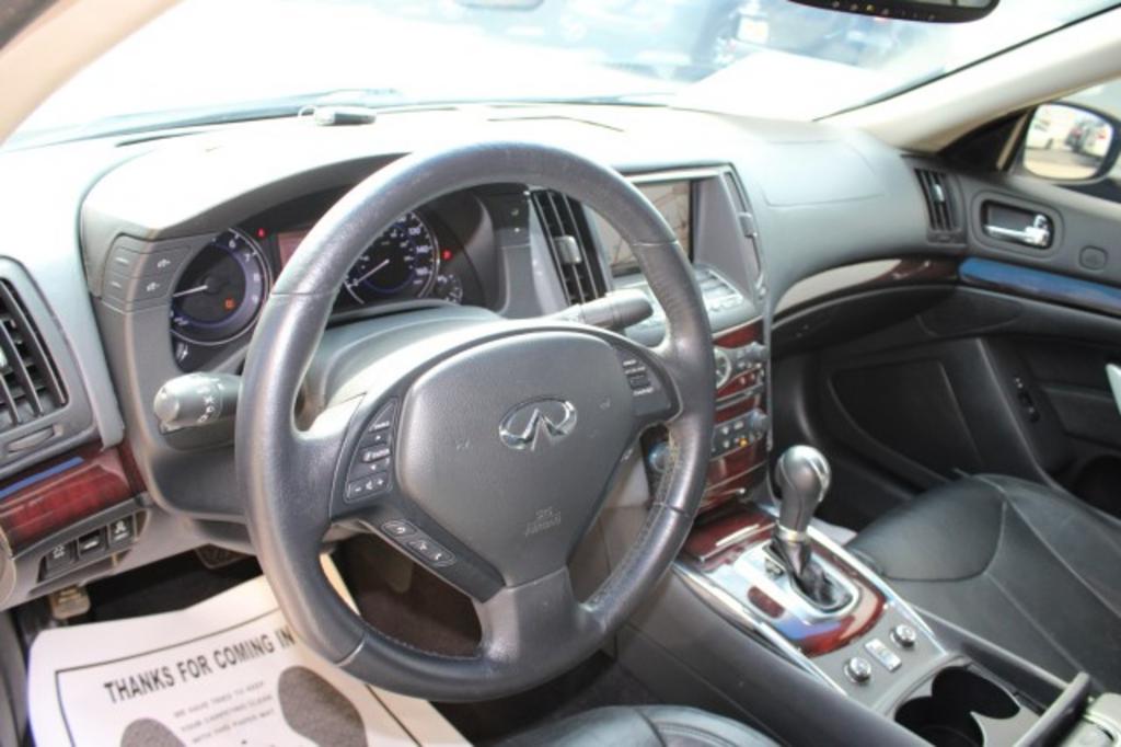 2011 Infiniti Legend photo