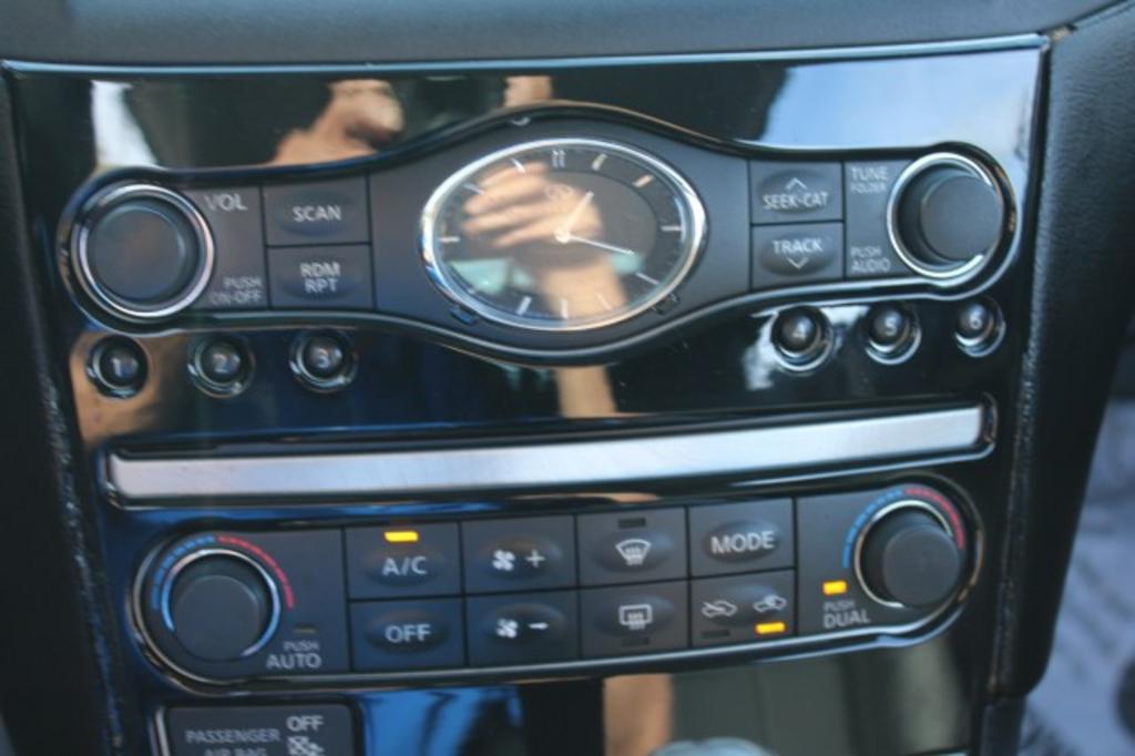 2011 INFINITI G - $15,388
