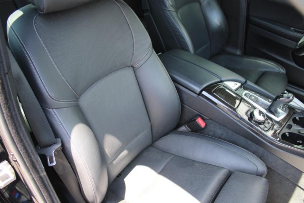 2016 BMW 5-Series 550i photo