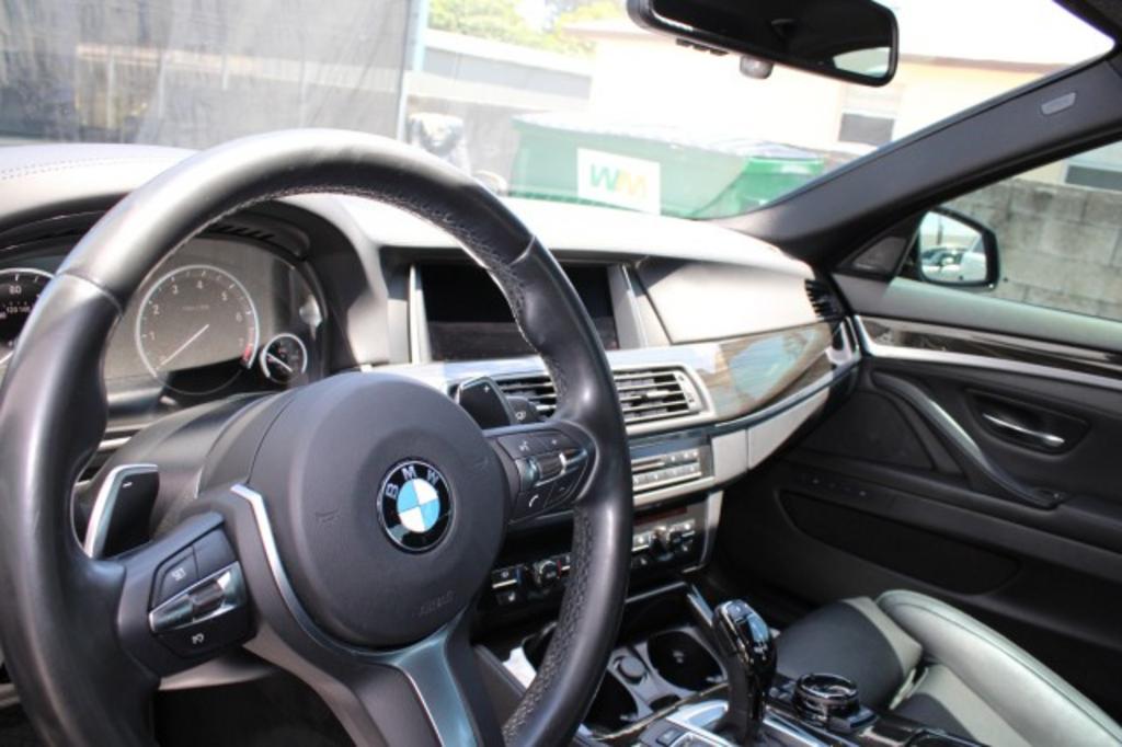 2016 BMW 5-Series 550i photo