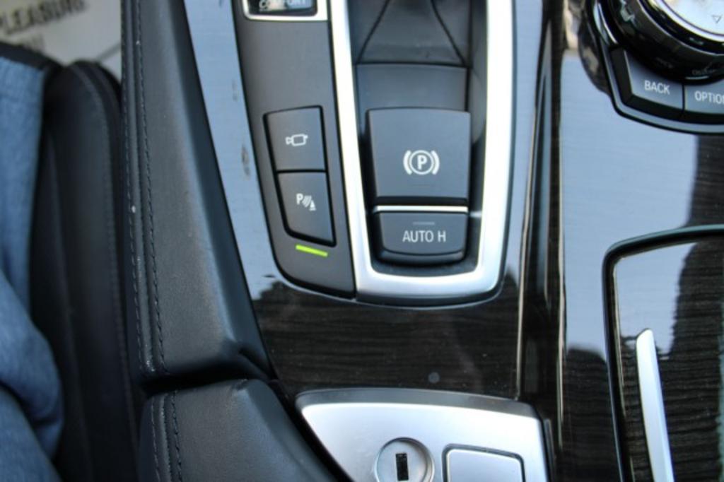 2016 BMW 5-Series 550i photo