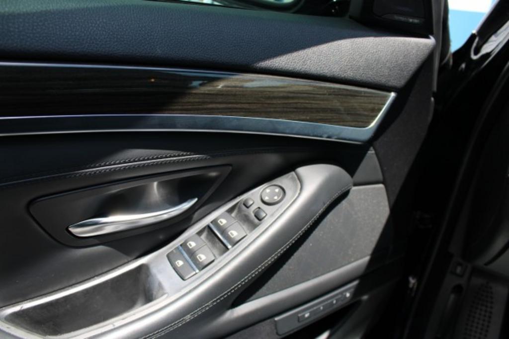 2016 BMW 5-Series 550i photo