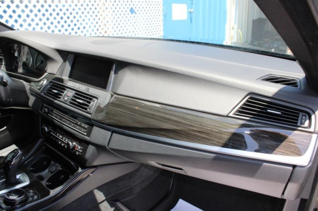 2016 BMW 5-Series 550i photo