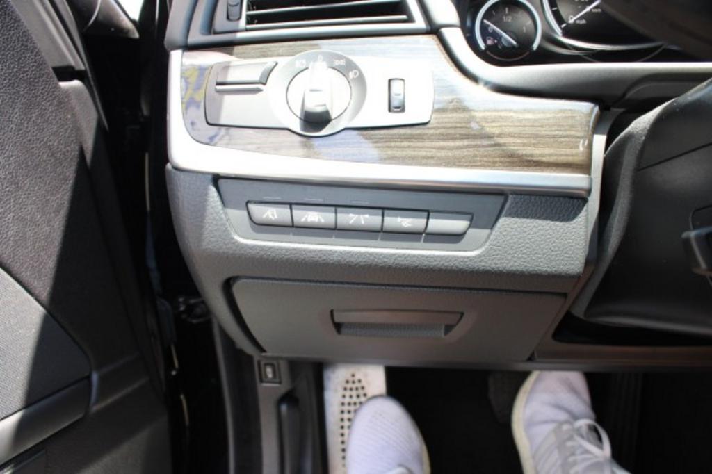 2016 BMW 5-Series 550i photo