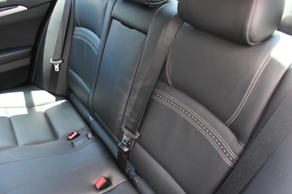 2016 BMW 5-Series 550i photo