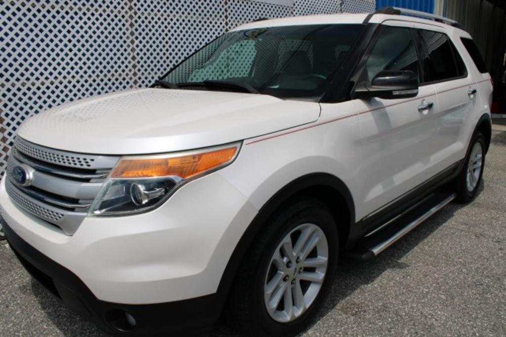 2015 Ford Explorer - $13,988