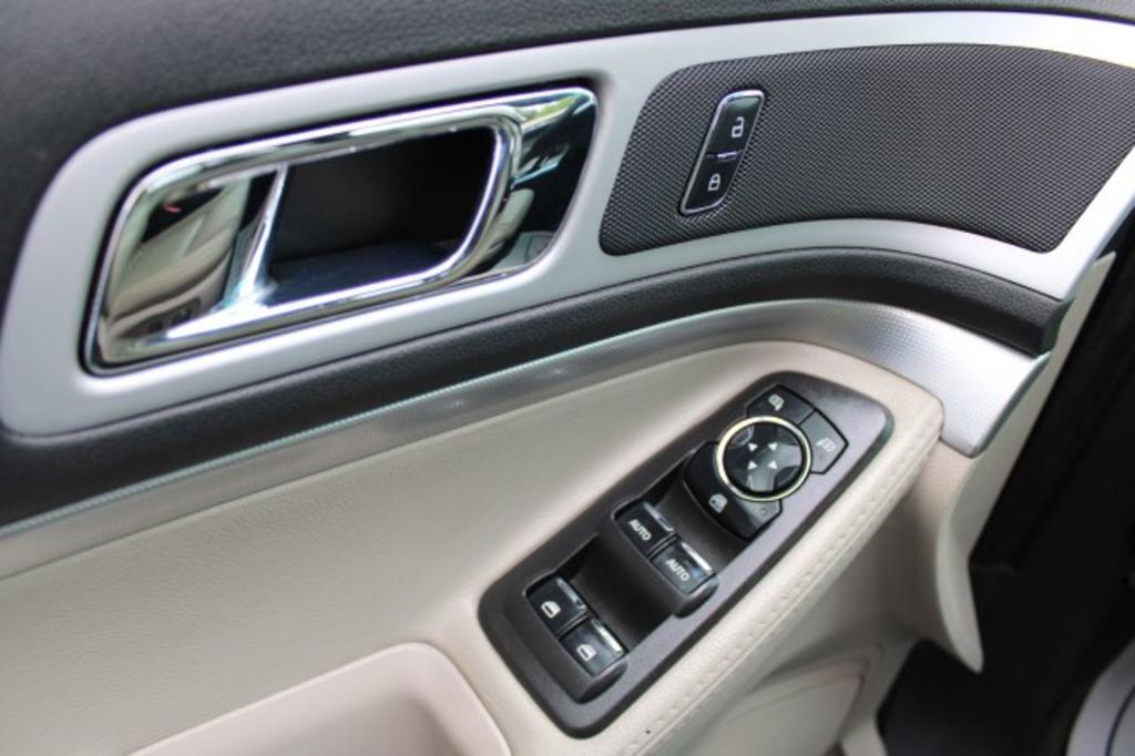 2015 Ford Explorer - $13,988