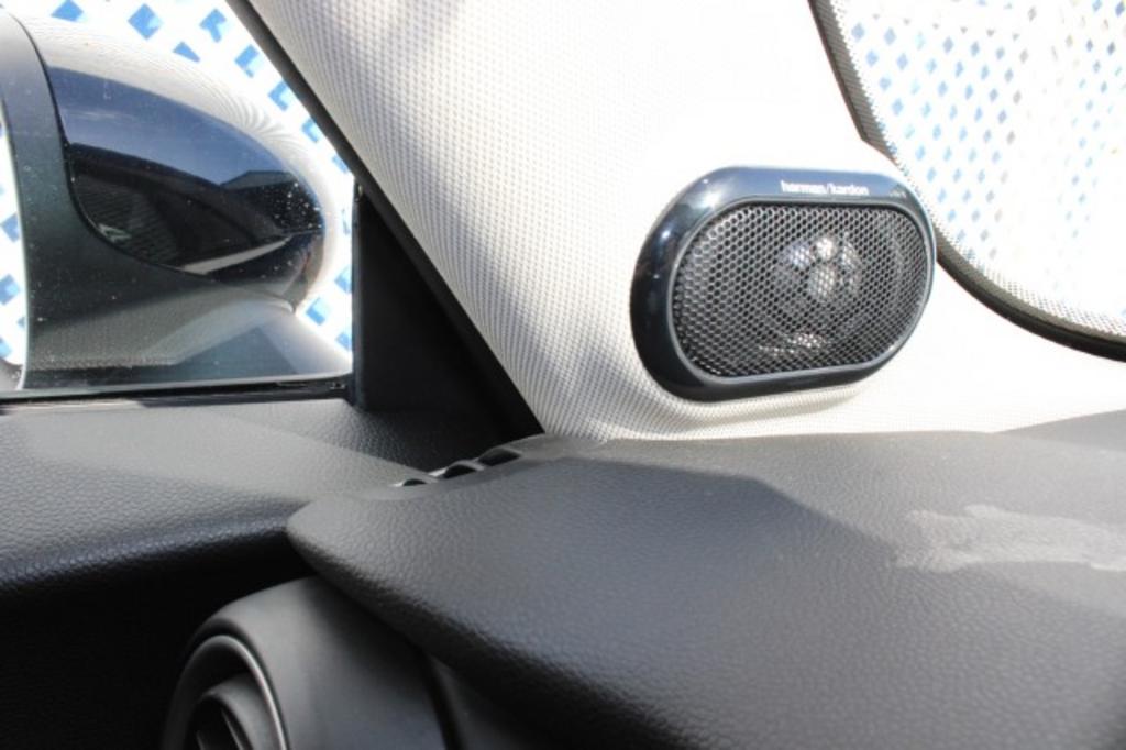 2016 MINI Cooper photo