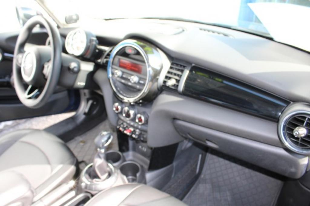 2016 MINI Cooper photo
