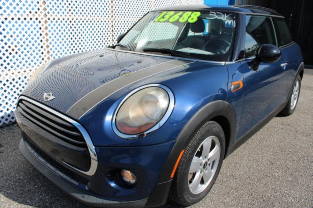 2016 MINI Cooper photo