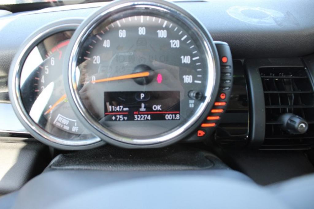 2016 MINI Cooper photo