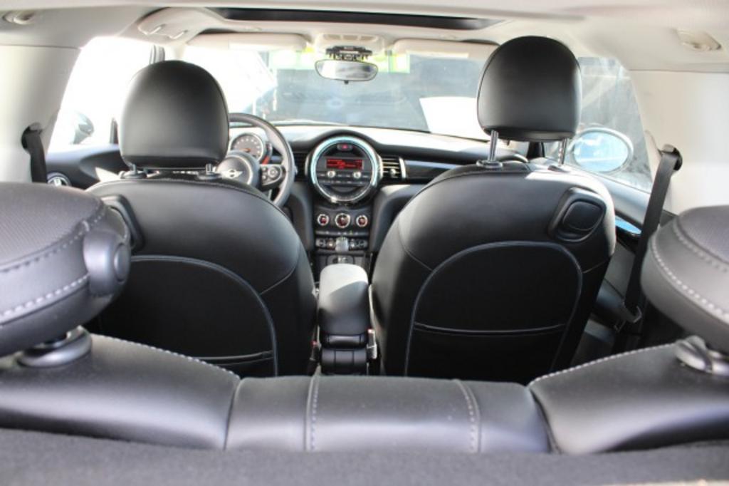2016 MINI Cooper photo