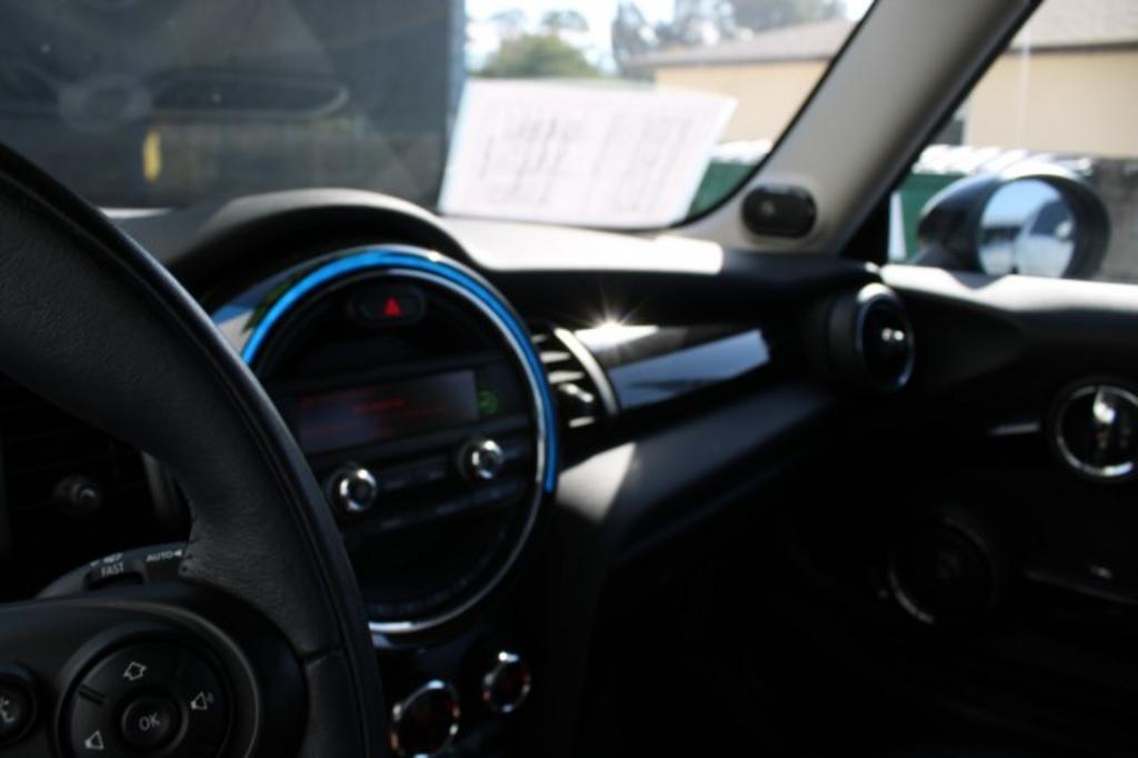 2016 MINI Cooper photo