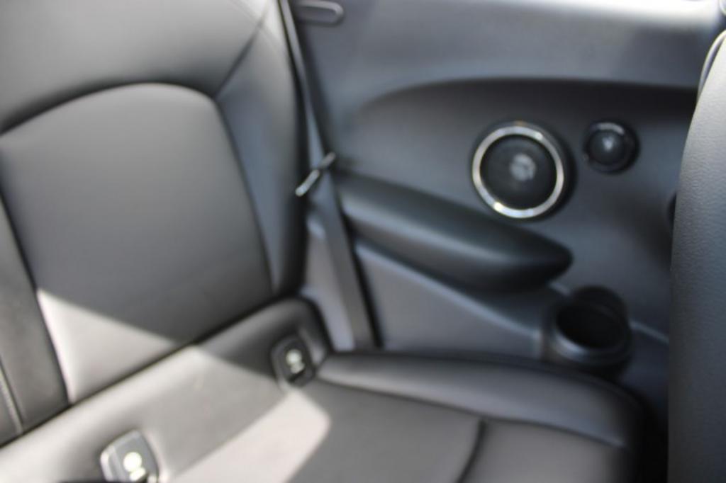 2016 MINI Cooper photo