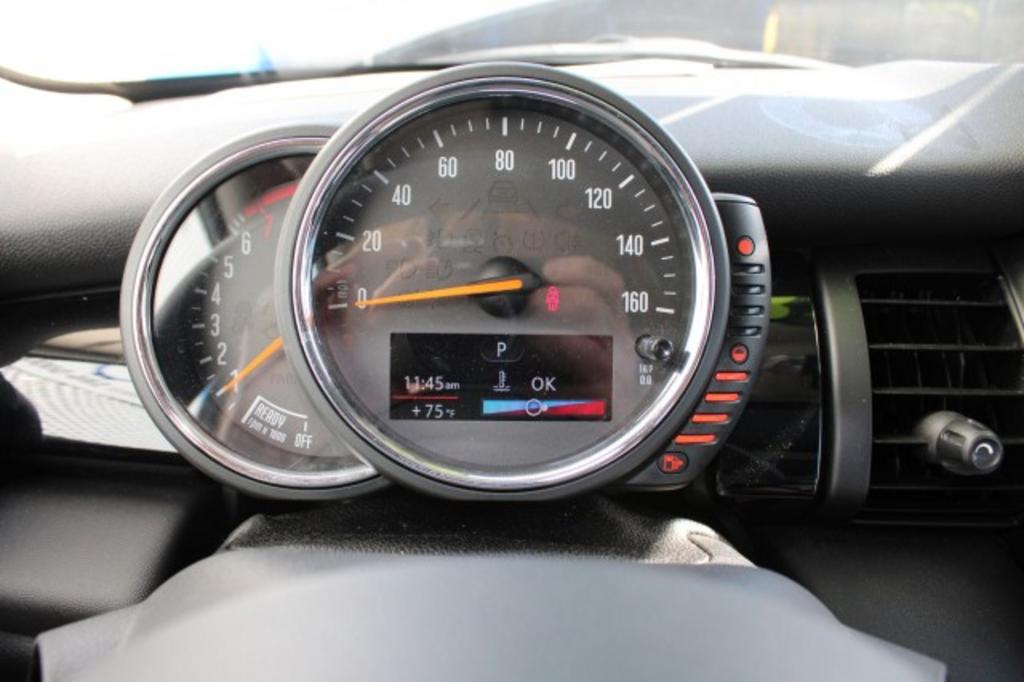 2016 MINI Cooper photo