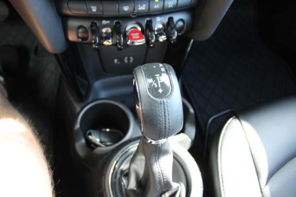 2016 MINI Cooper photo