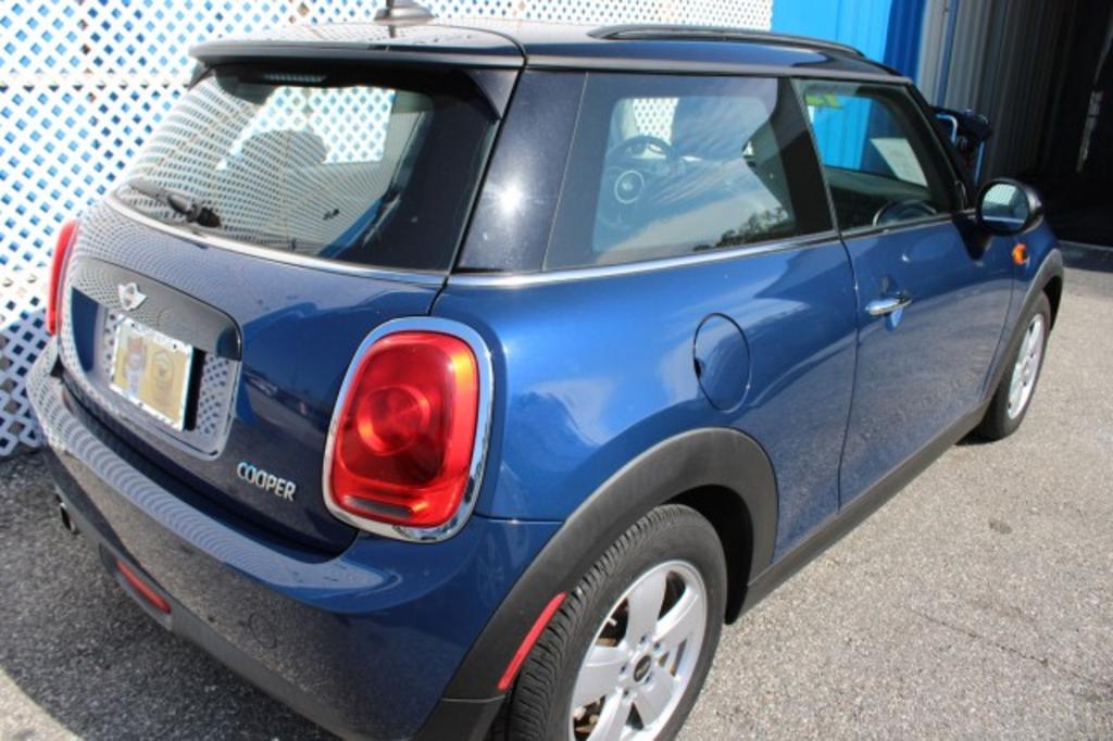 2016 MINI Cooper photo