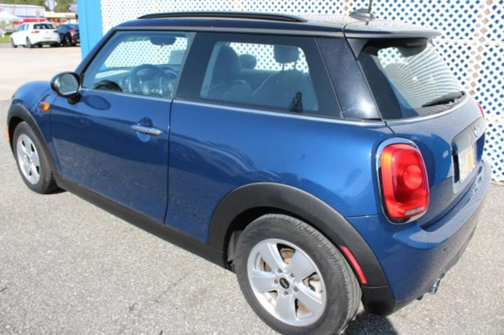2016 MINI Cooper photo