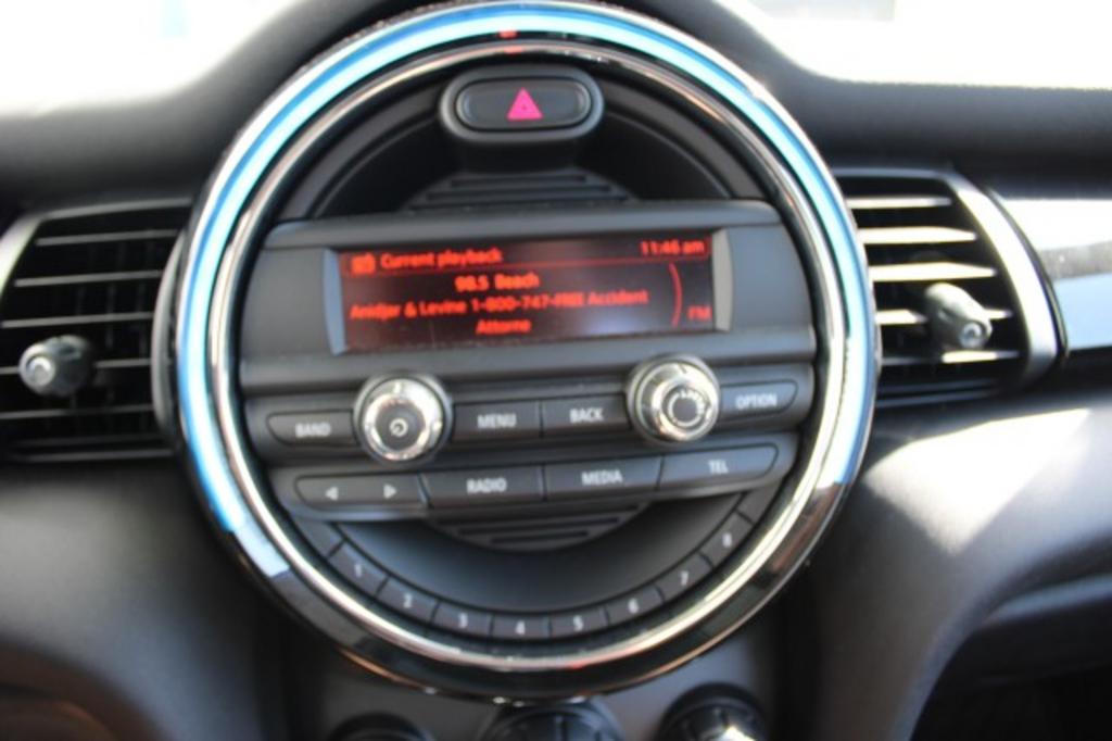 2016 MINI Cooper photo