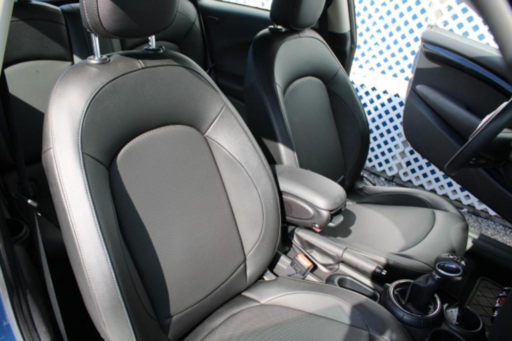2016 MINI Cooper photo