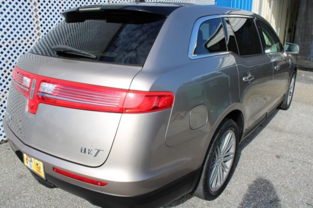 2018 Lincoln MKT - $18,877