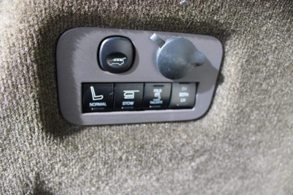 2018 Lincoln MKT - $18,877
