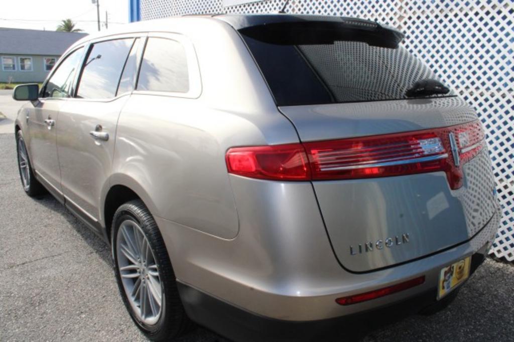 2018 Lincoln MKT - $18,877