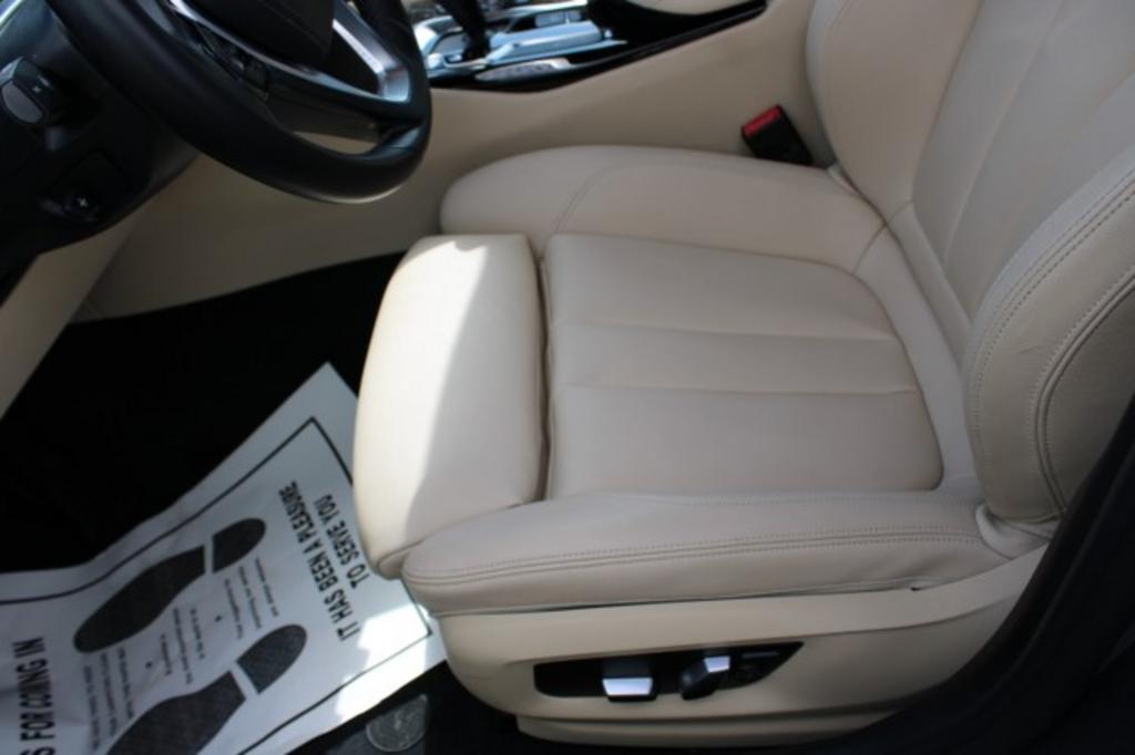 2019 BMW 5-Series 530i photo
