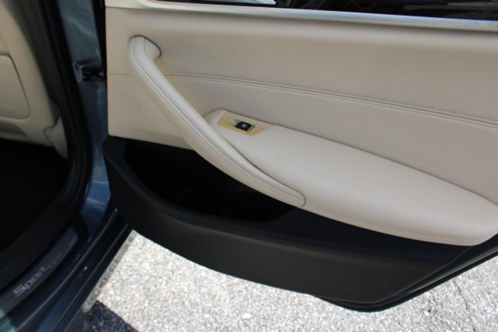 2019 BMW 5-Series 530i photo