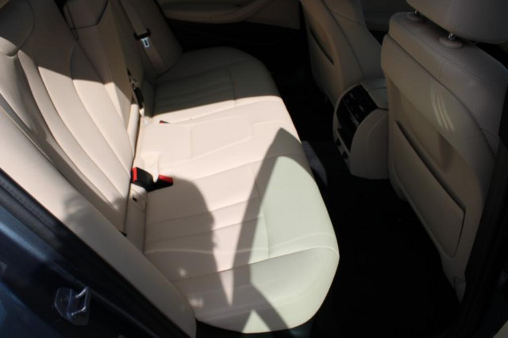 2019 BMW 5-Series 530i photo