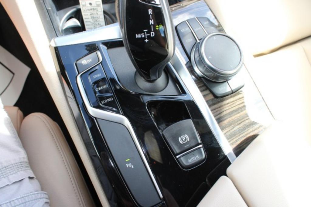 2019 BMW 5-Series 530i photo