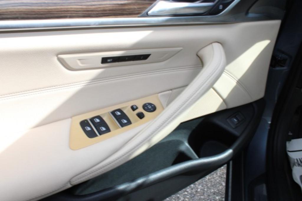 2019 BMW 5-Series 530i photo