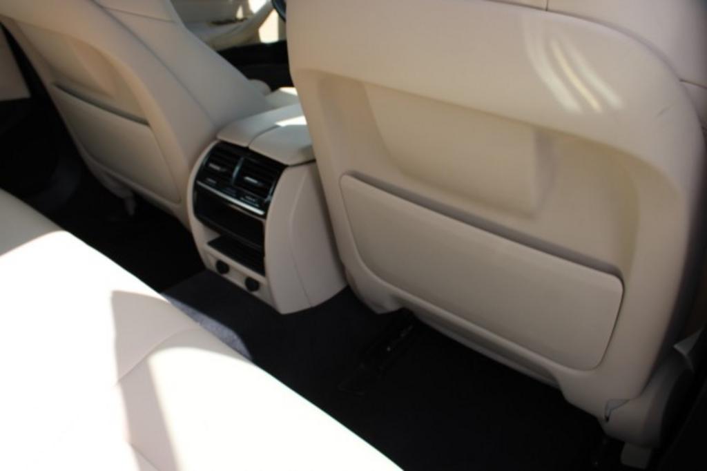 2019 BMW 5-Series 530i photo
