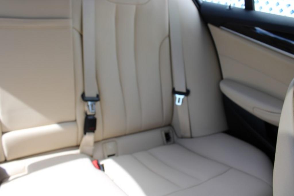 2019 BMW 5-Series 530i photo