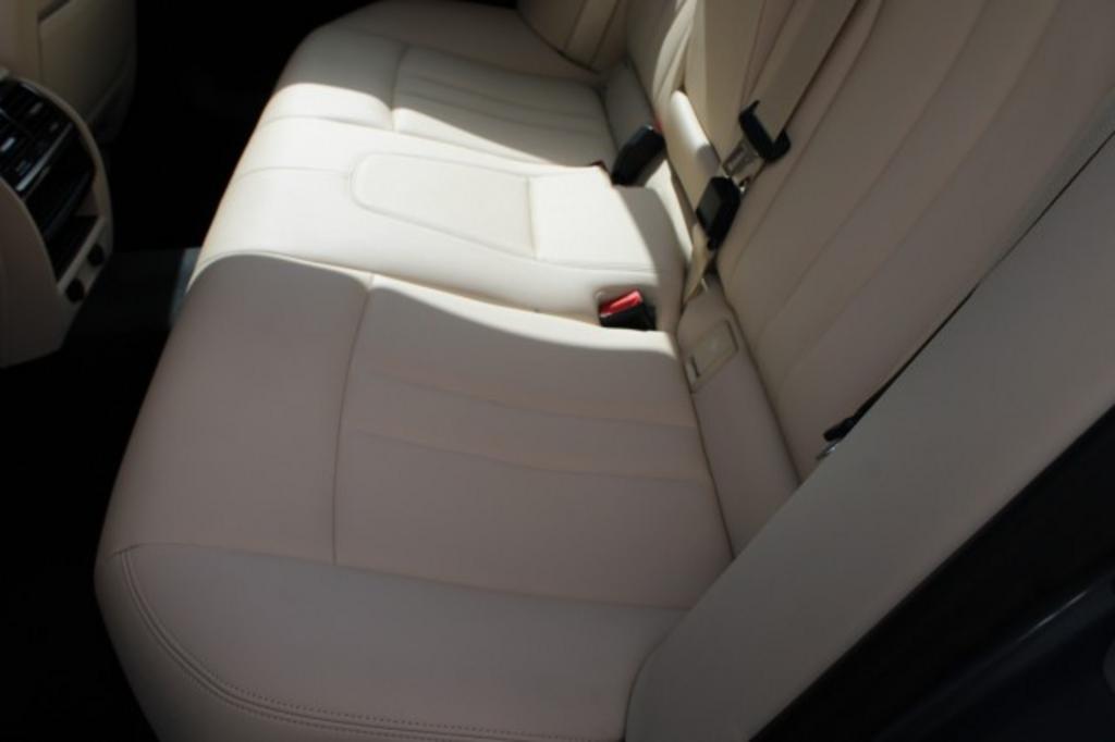 2019 BMW 5-Series 530i photo