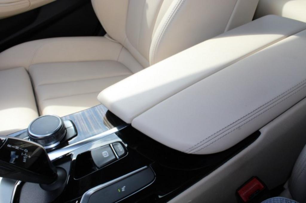 2019 BMW 5-Series 530i photo