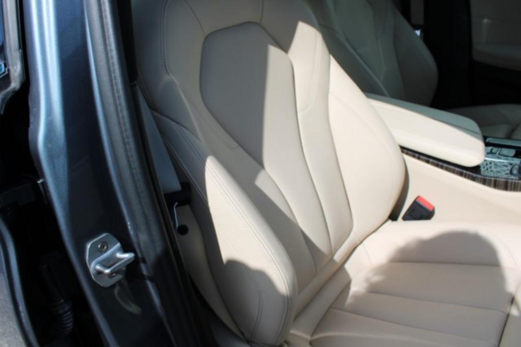 2019 BMW 5-Series 530i photo