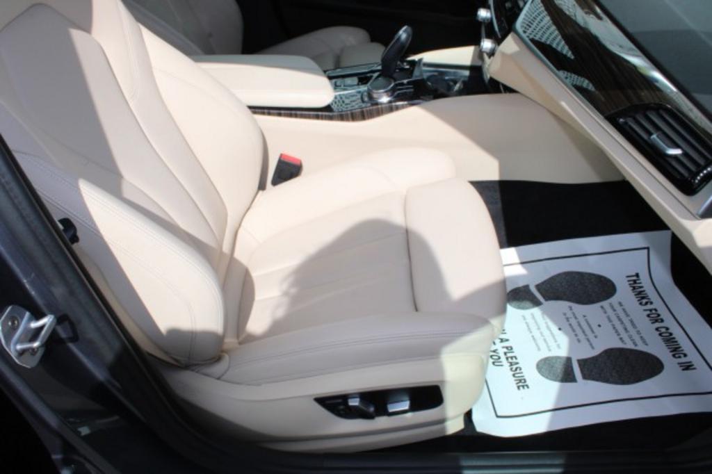 2019 BMW 5-Series 530i photo