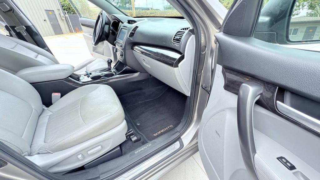 2014 Kia Sorento - $6,850