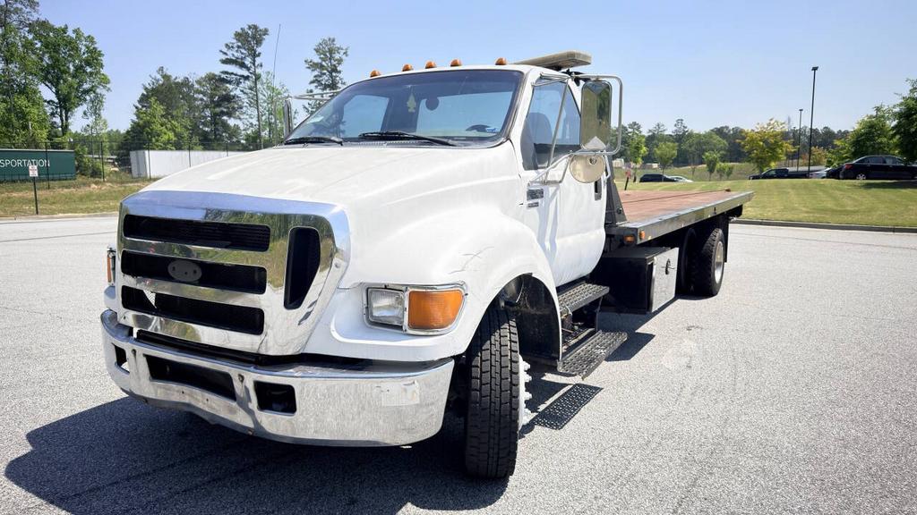 2007 Ford F-650 - $14,800