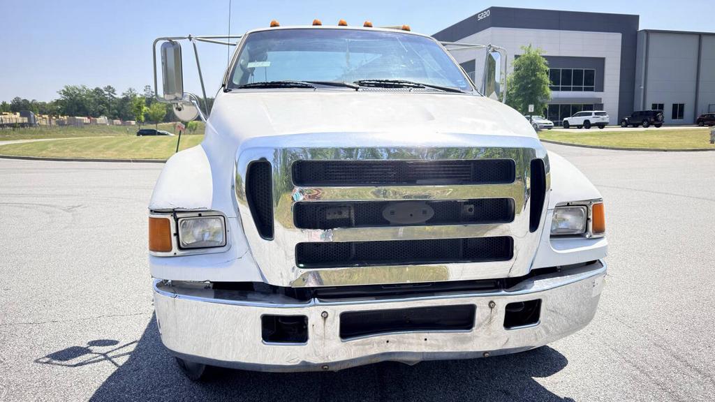2007 Ford F-650 - $14,800