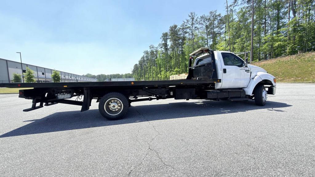 2007 Ford F-650 - $14,800