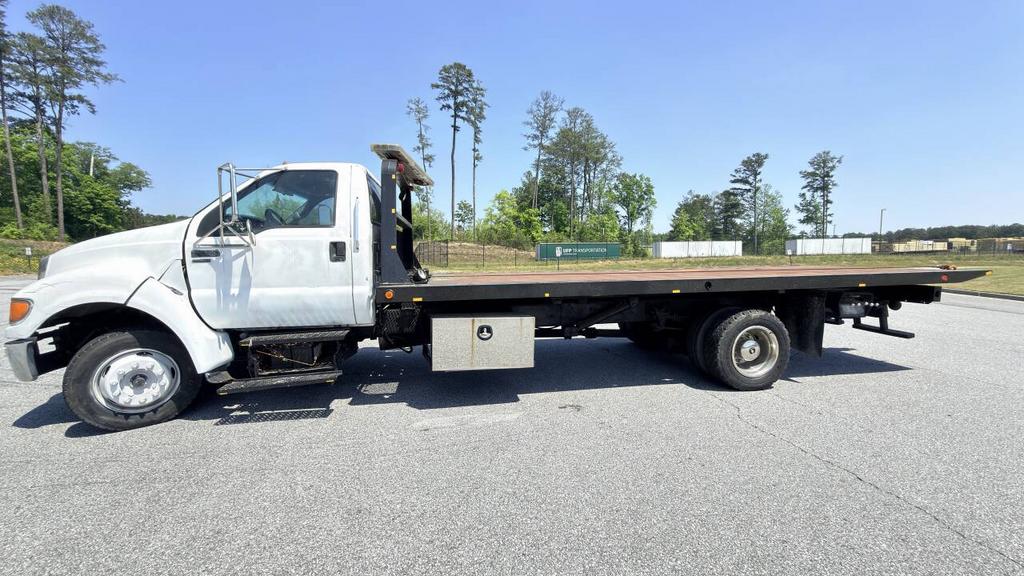 2007 Ford F-650 - $14,800