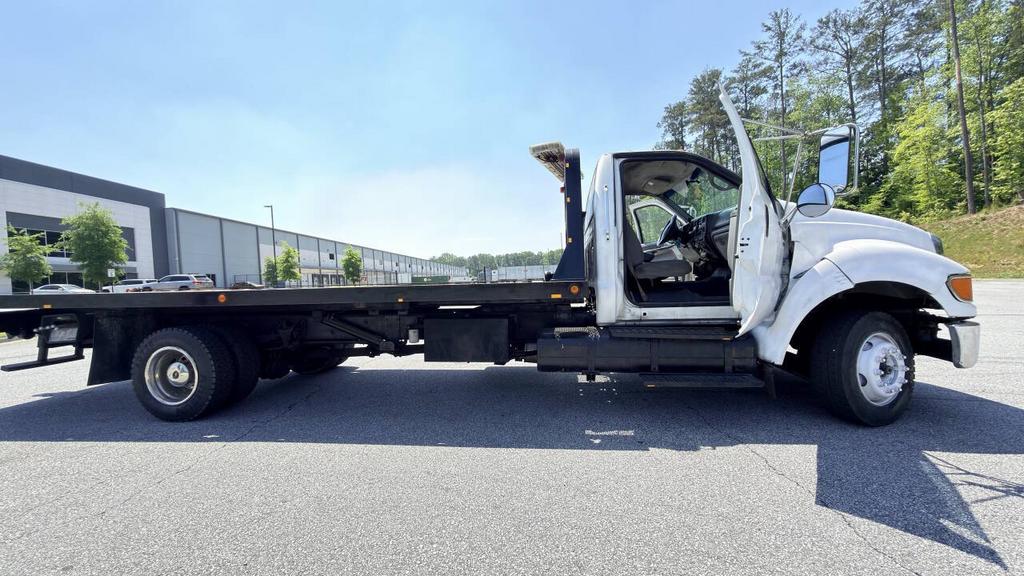 2007 Ford F-650 - $14,800