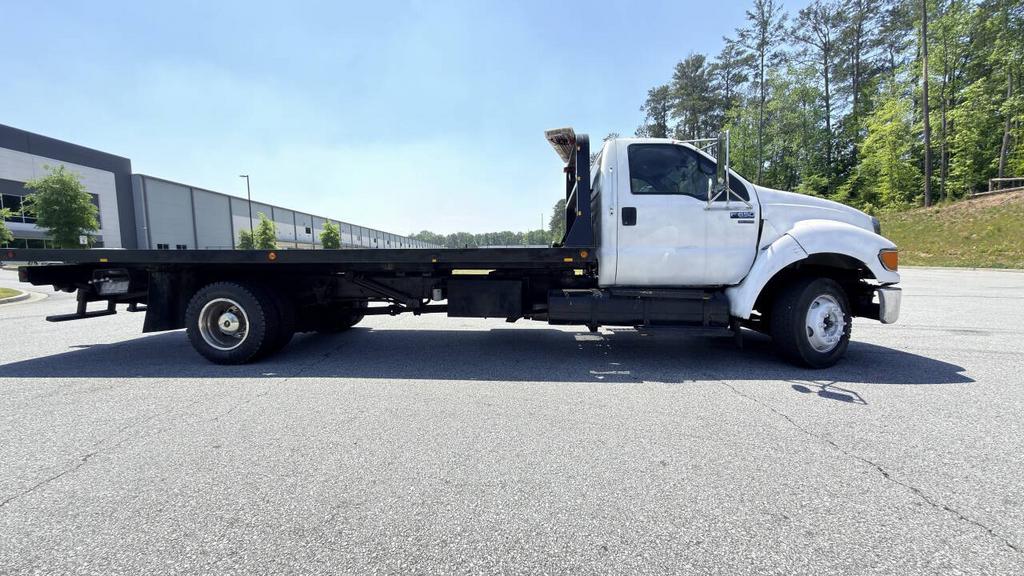 2007 Ford F-650 - $14,800